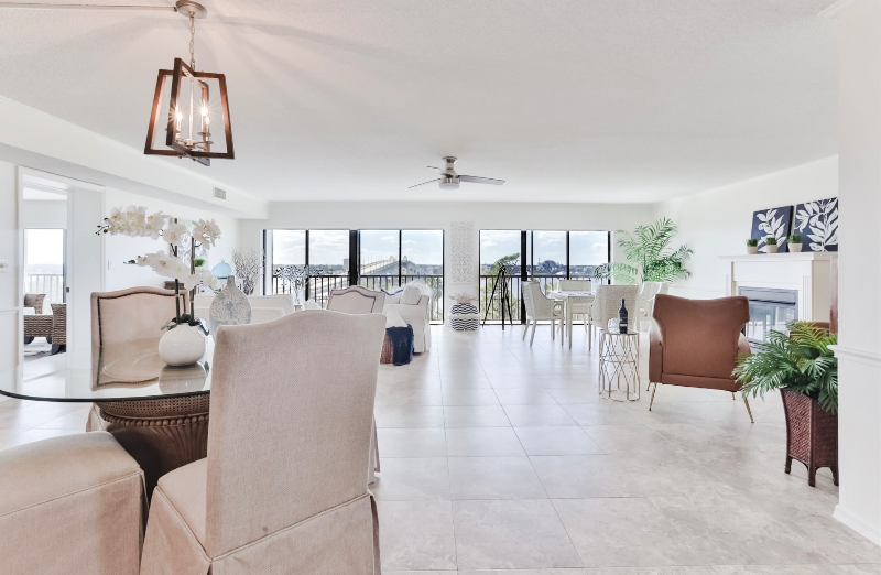 944 S Peninsula Dr - Photo 3 of 21