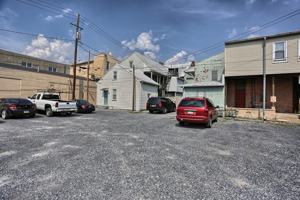 featured image of 124 N Hanover St