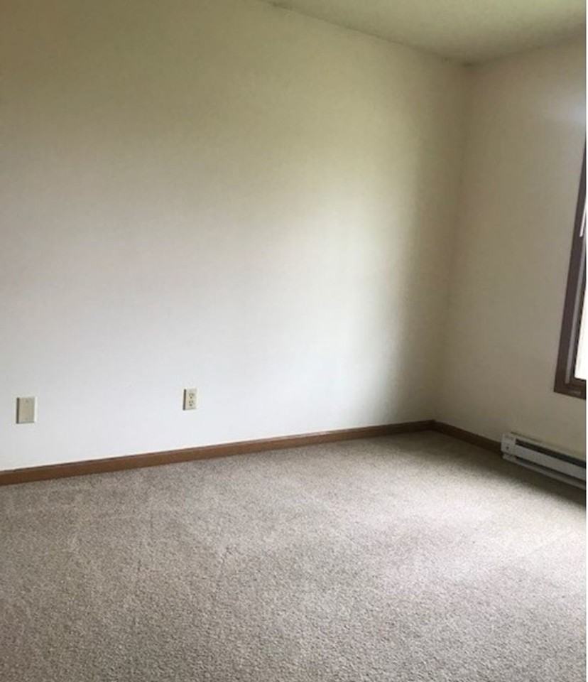 555 W. Mill St - Photo 3 of 12