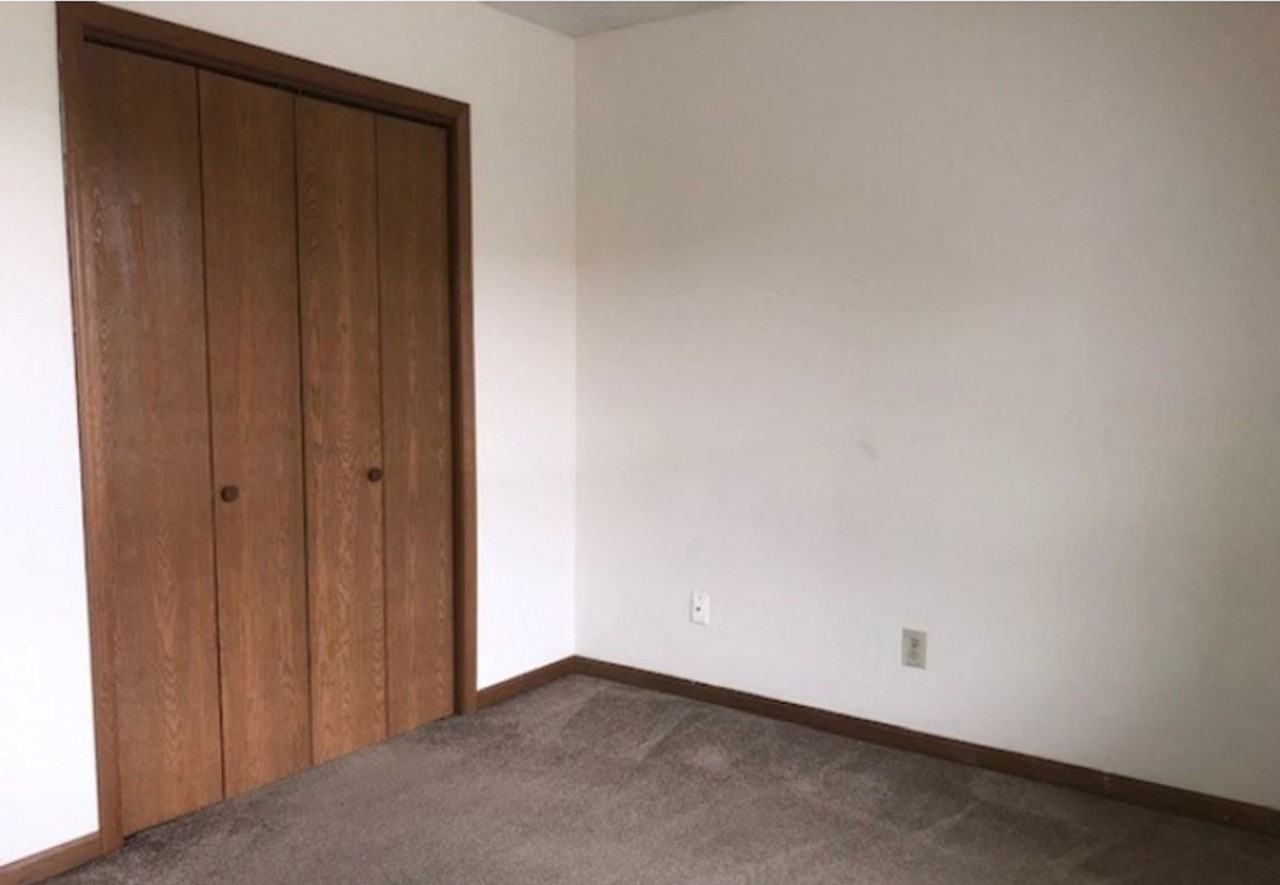 555 W. Mill St - Photo 4 of 12