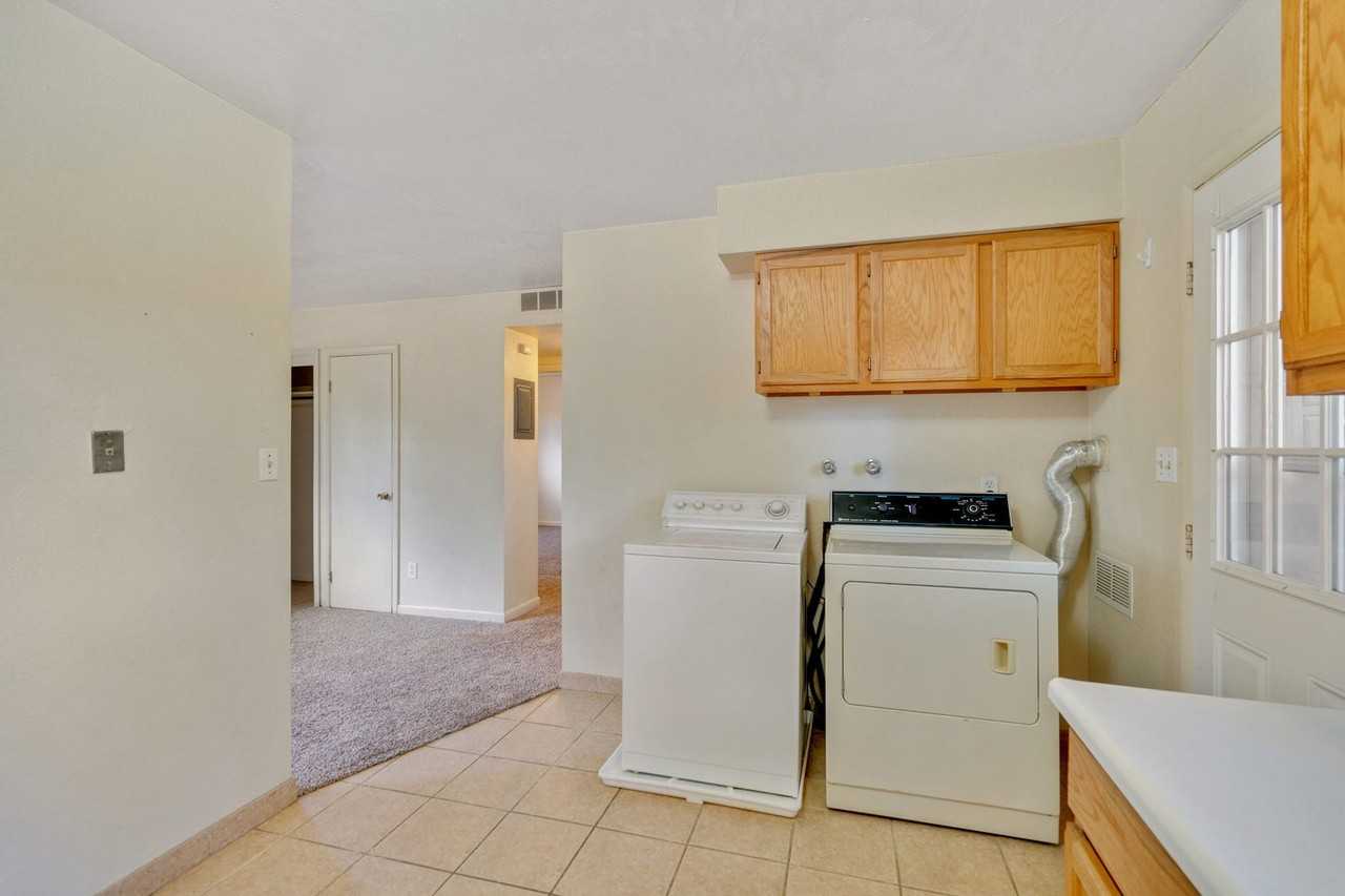 2108 Applewood Rd - Photo 4 of 36