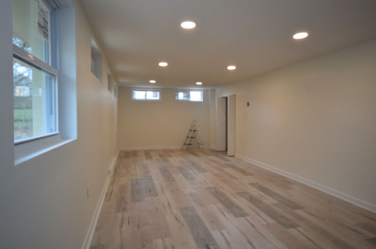 1851 Bushkill Dr - Photo 2 of 8
