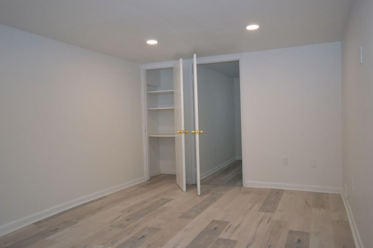 1851 Bushkill Dr - Photo 3 of 8