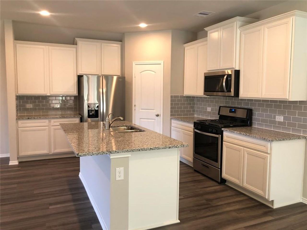 9224 Inland Leather Ln - Photo 6 of 12