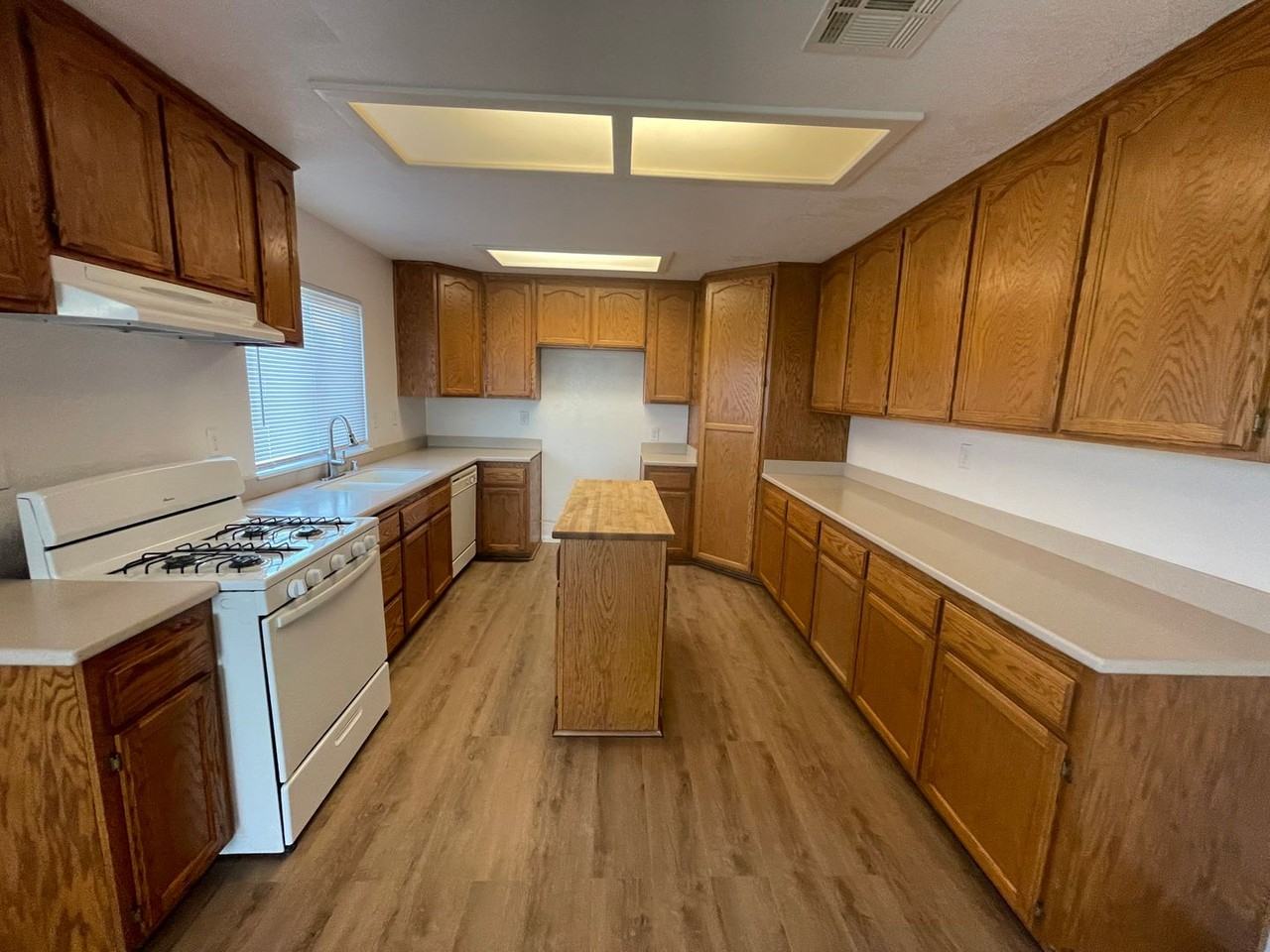 14629 Cerezo Rd - Photo 3 of 48