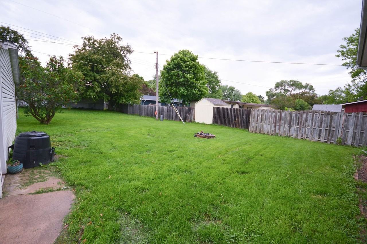 1361 9th Ave Se - Photo 3 of 17