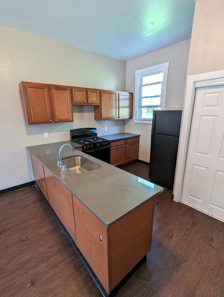 2240 Wilson Ave - Photo 2 of 17