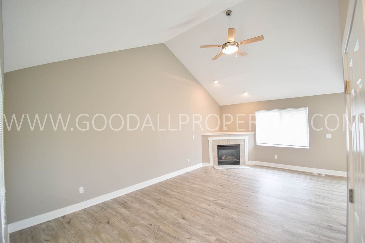 2913 Sw Townpark Dr - Photo 2 of 29