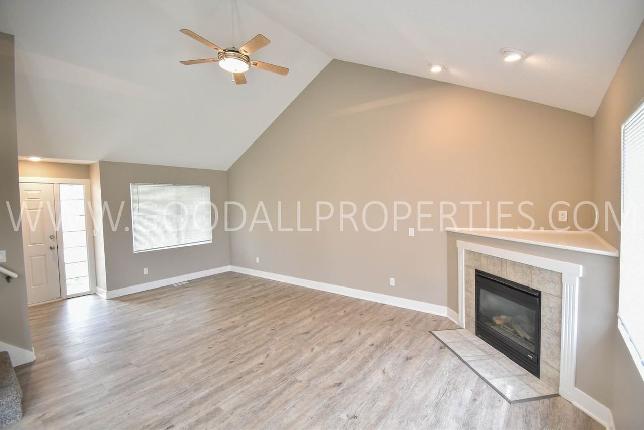 2913 Sw Townpark Dr - Photo 5 of 29