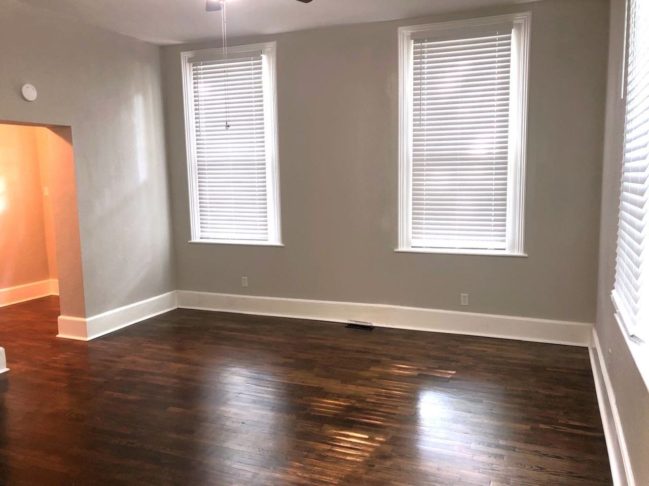 806 N Broadway St - Photo 2 of 22