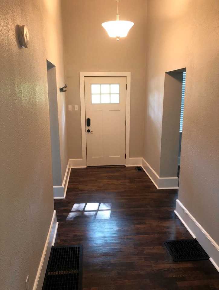 806 N Broadway St - Photo 4 of 22