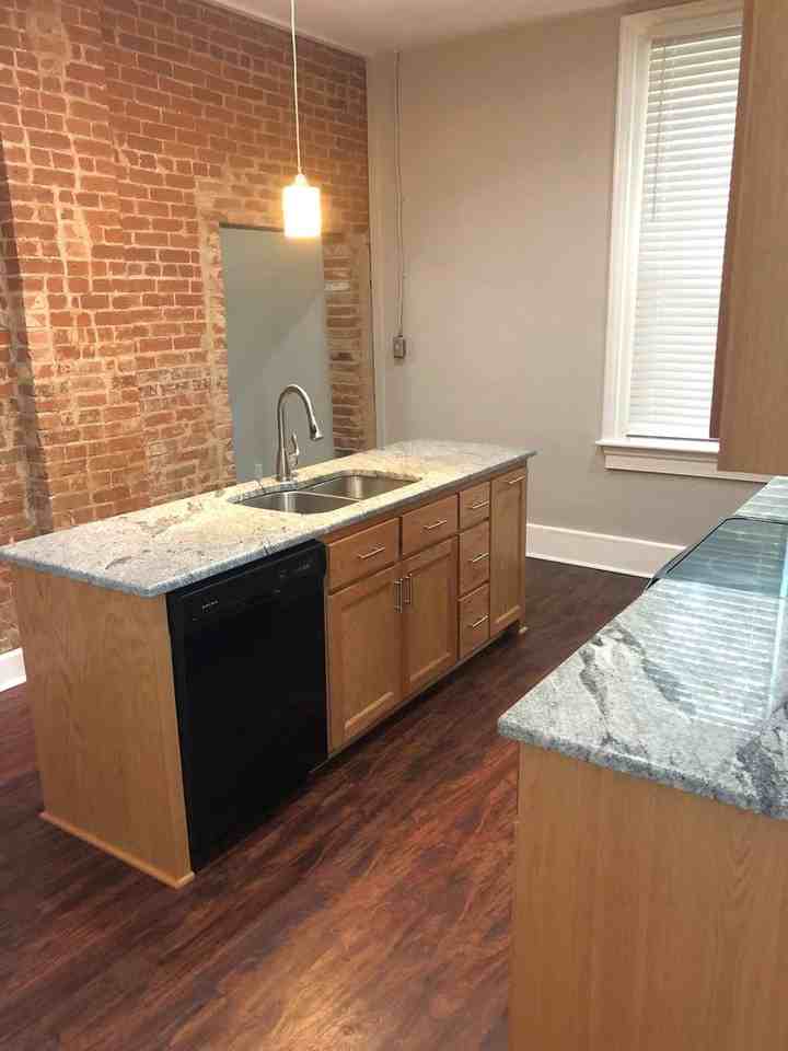 806 N Broadway St - Photo 5 of 22