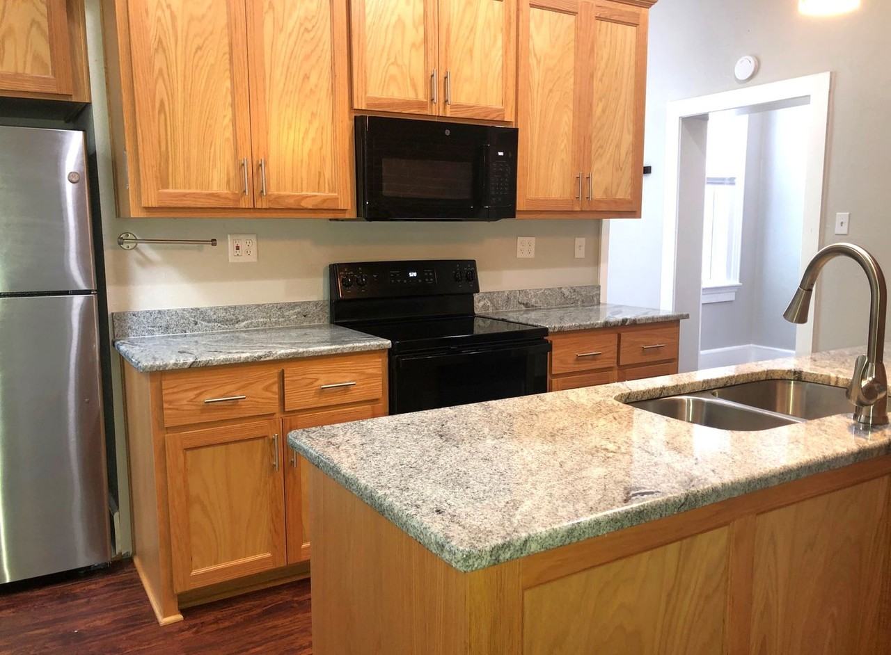 806 N Broadway St - Photo 7 of 22