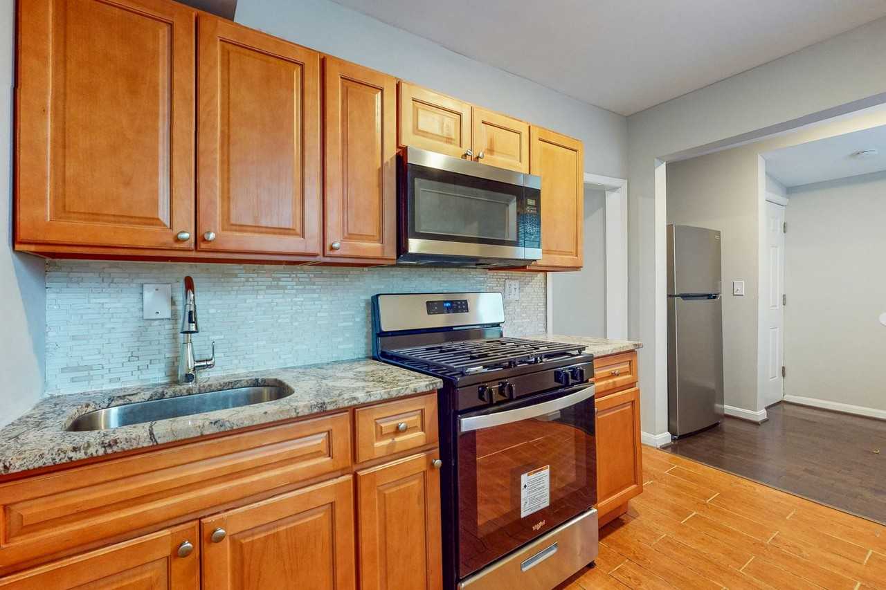 4919 Midwood Avenue - Photo 2 of 47