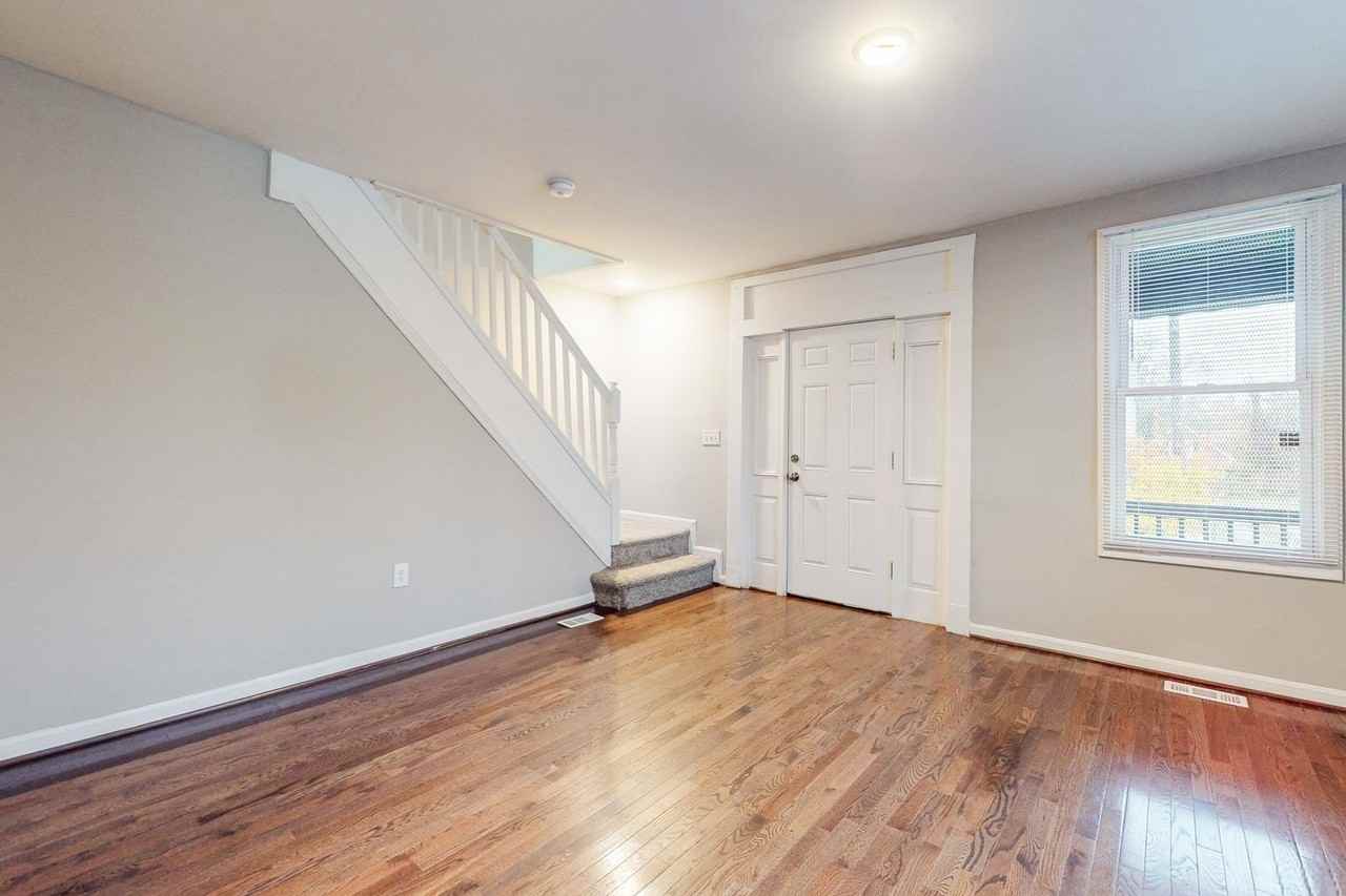 4919 Midwood Avenue - Photo 5 of 47