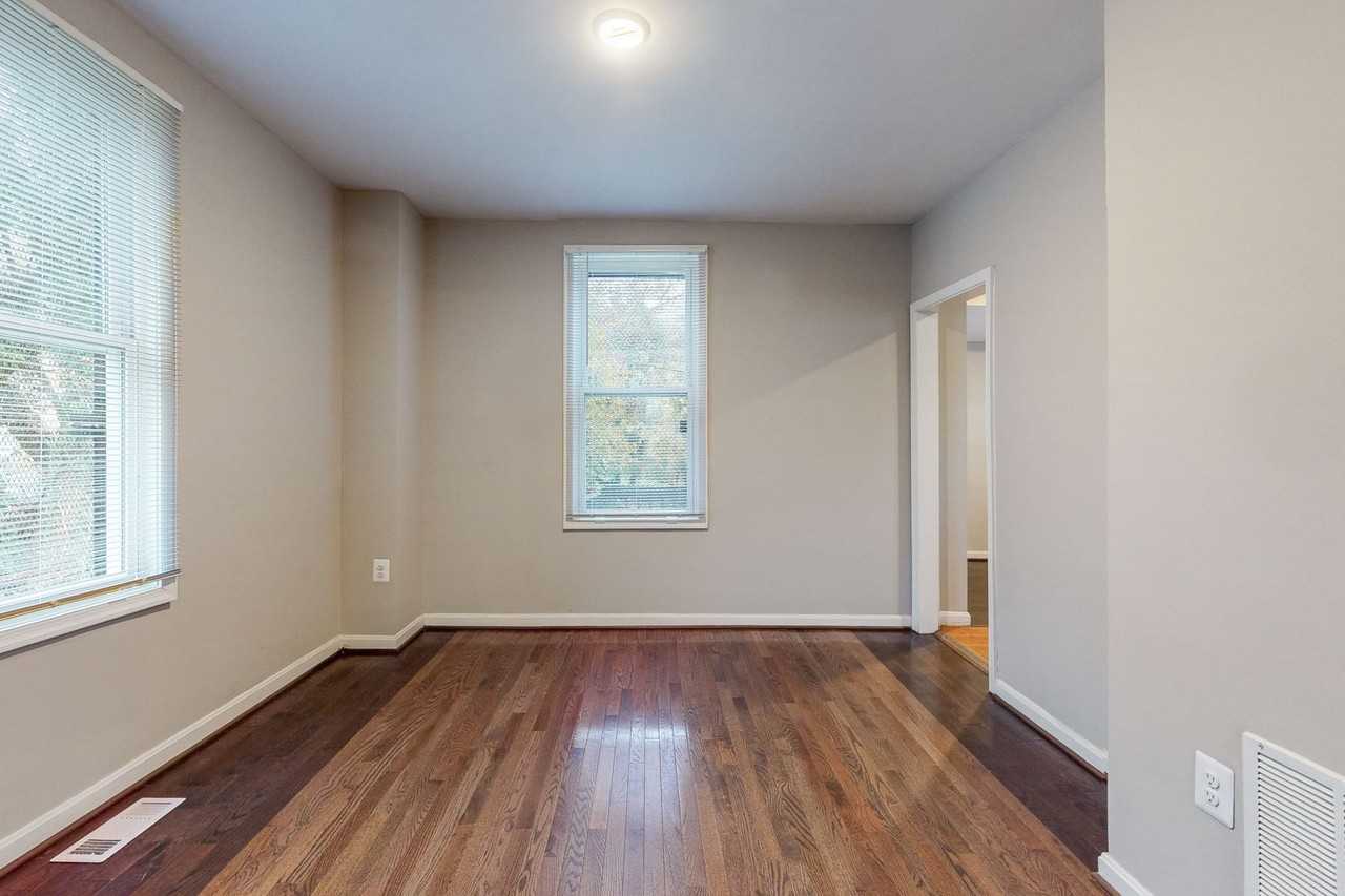 4919 Midwood Avenue - Photo 7 of 47