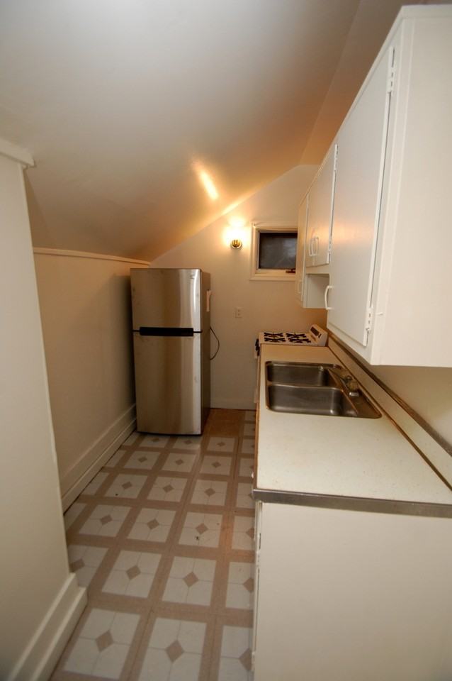 212 1/2 E Washington St - Photo 3 of 9