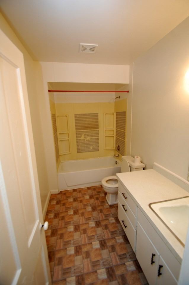 212 1/2 E Washington St - Photo 6 of 9
