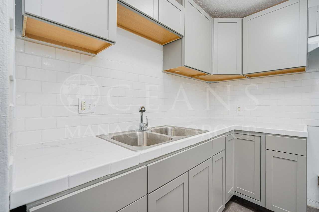 301 Riverview Blvd #3 - Photo 7 of 19