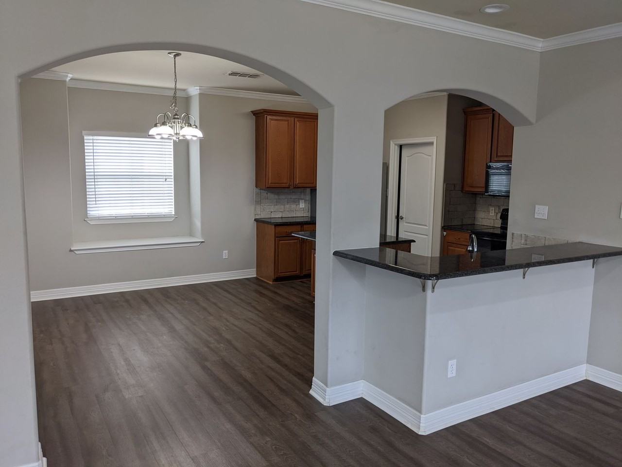 5805 Thompson Pl - Photo 6 of 36