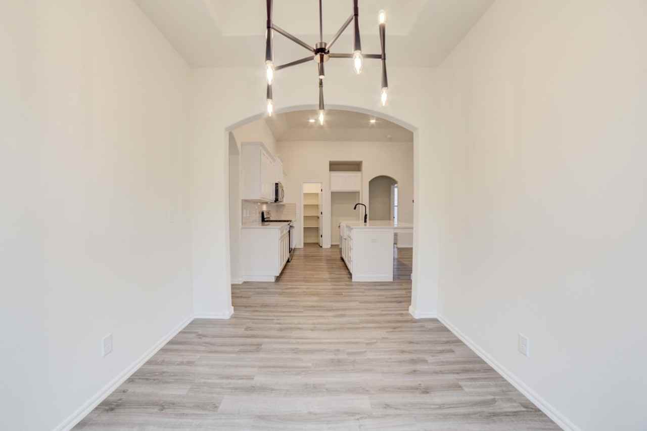 706 W 54th St - Photo 3 of 35