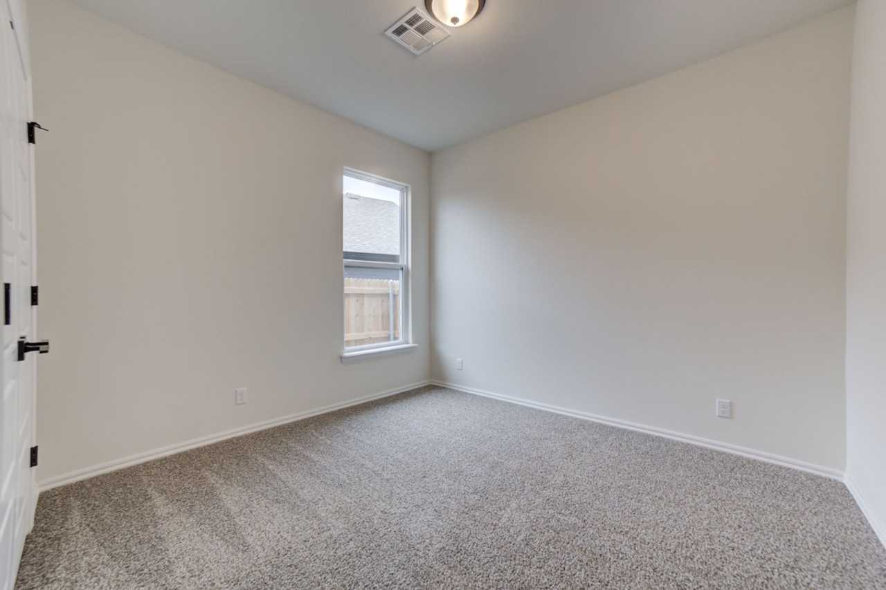 706 W 54th St - Photo 2 of 35