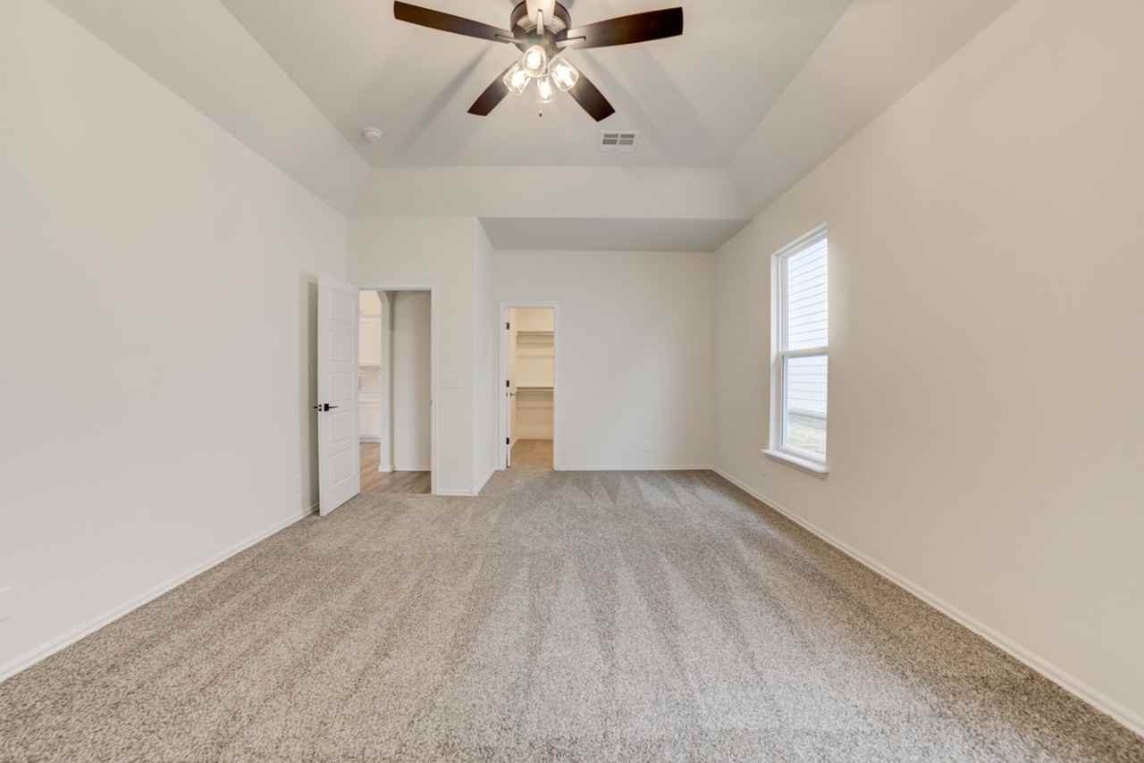 706 W 54th St - Photo 4 of 35