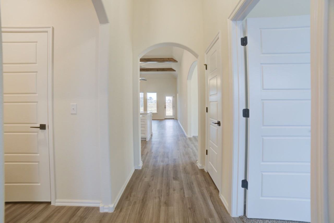 706 W 54th St - Photo 6 of 35