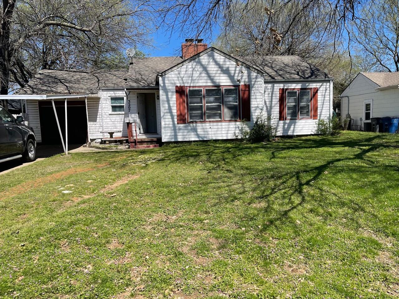 3207 E 29th St - Photo 2 of 32