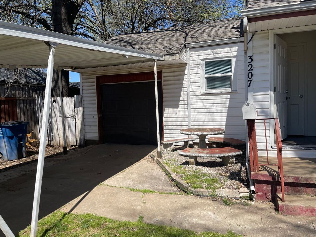 3207 E 29th St - Photo 3 of 32