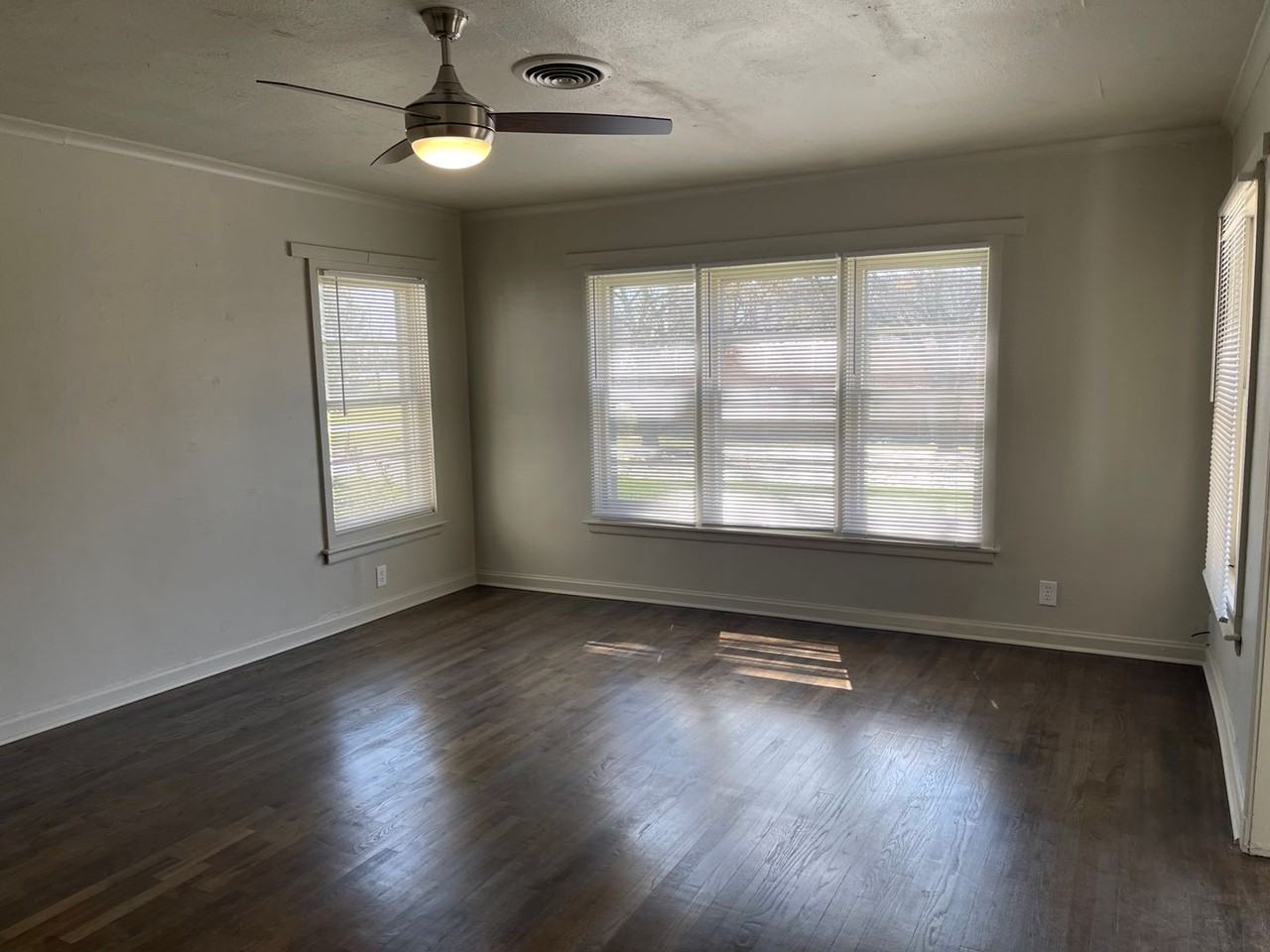 3207 E 29th St - Photo 6 of 32
