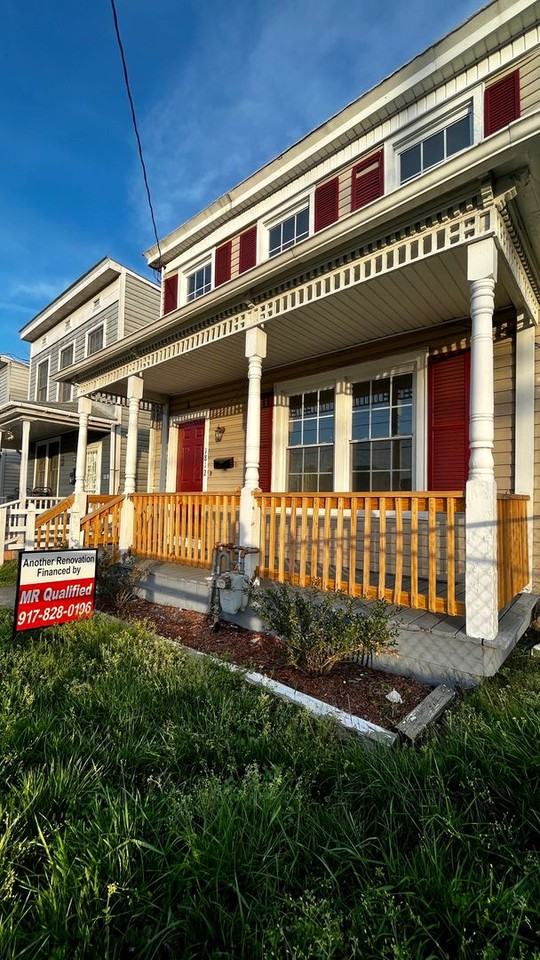 1812 Everett St - Photo 2 of 20