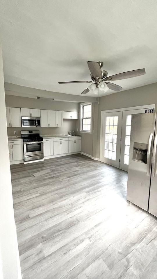 1812 Everett St - Photo 6 of 20