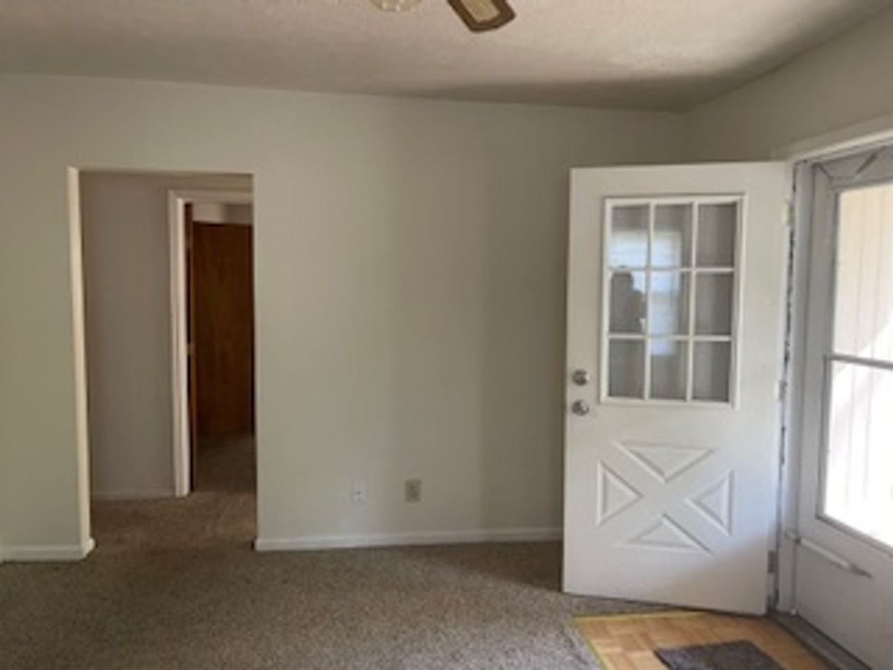 319 N Maple St - Photo 3 of 15