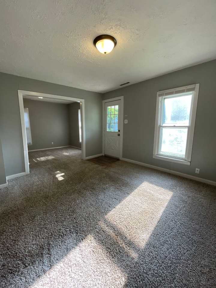 717 East St - Photo 3 of 21