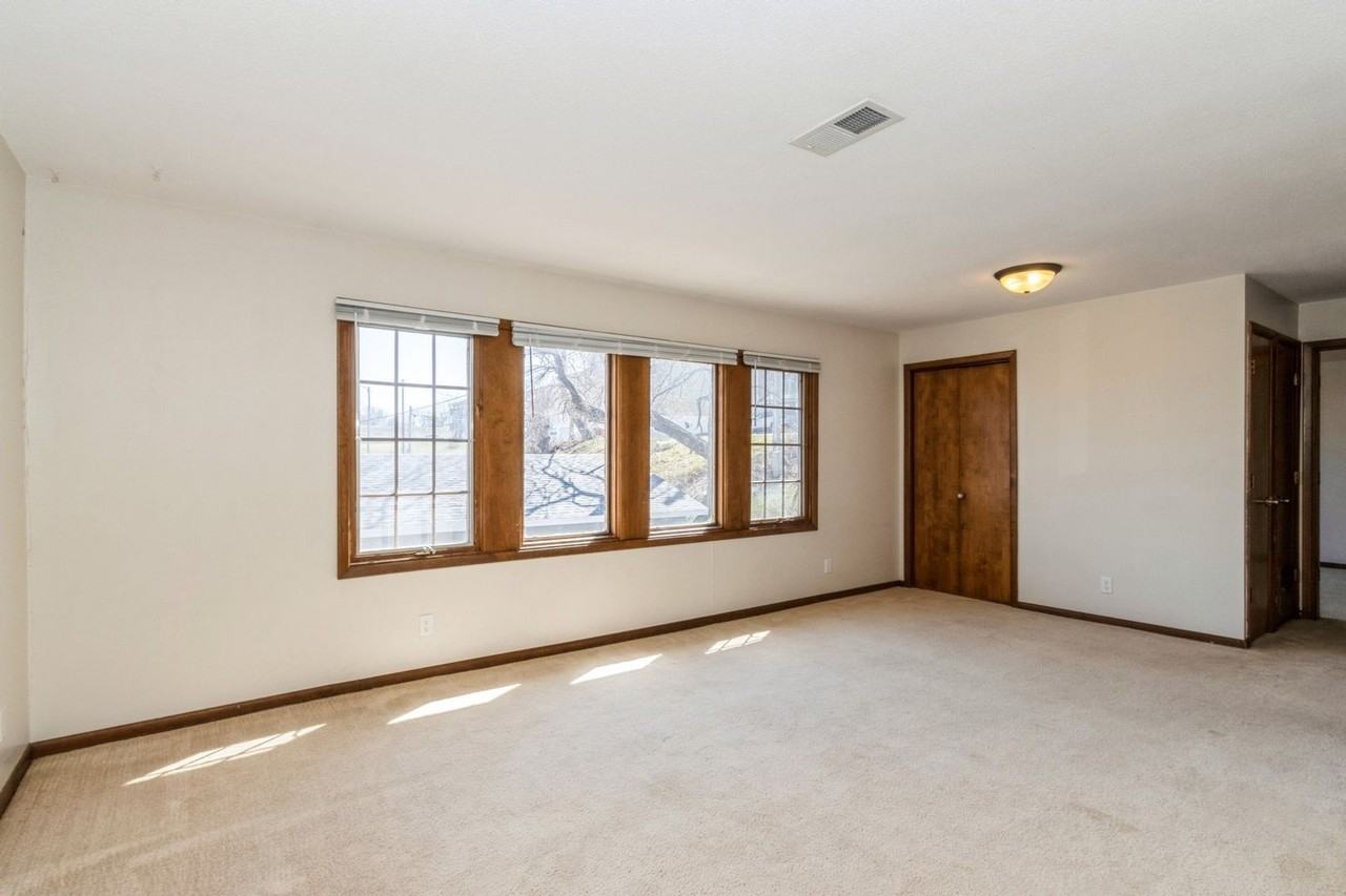 147 20th Avenue SW - Photo 2 of 17
