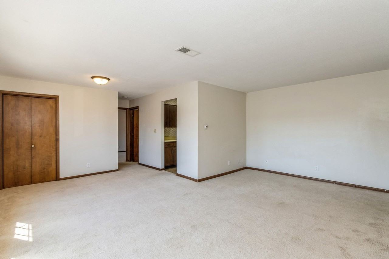 147 20th Avenue SW - Photo 3 of 17