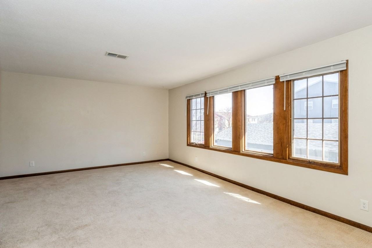 147 20th Avenue SW - Photo 5 of 17
