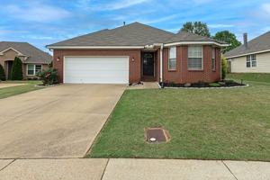 featured image of 1560 Hawthorne Ln