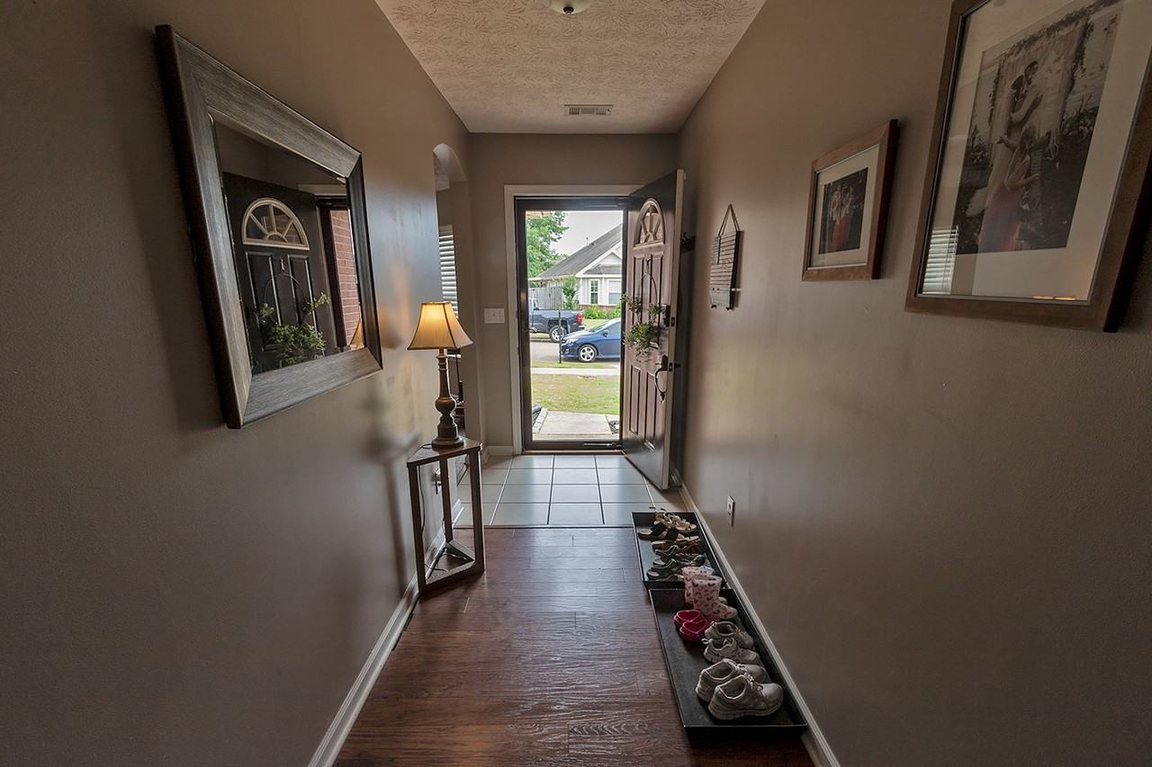 1560 Hawthorne Ln - Photo 6 of 33