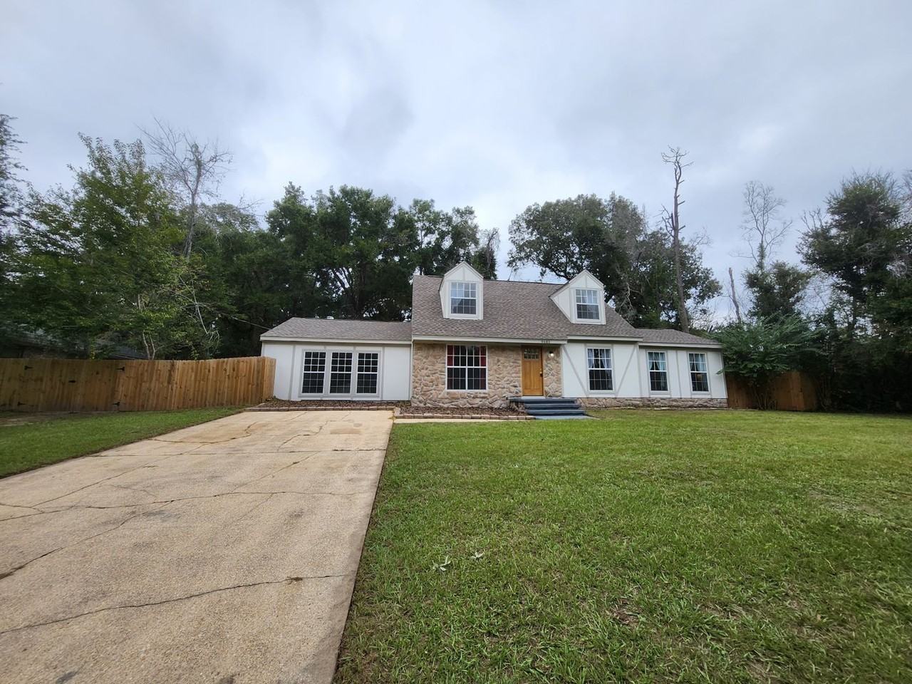 9683 Hollowbrook Dr - Photo 3 of 50