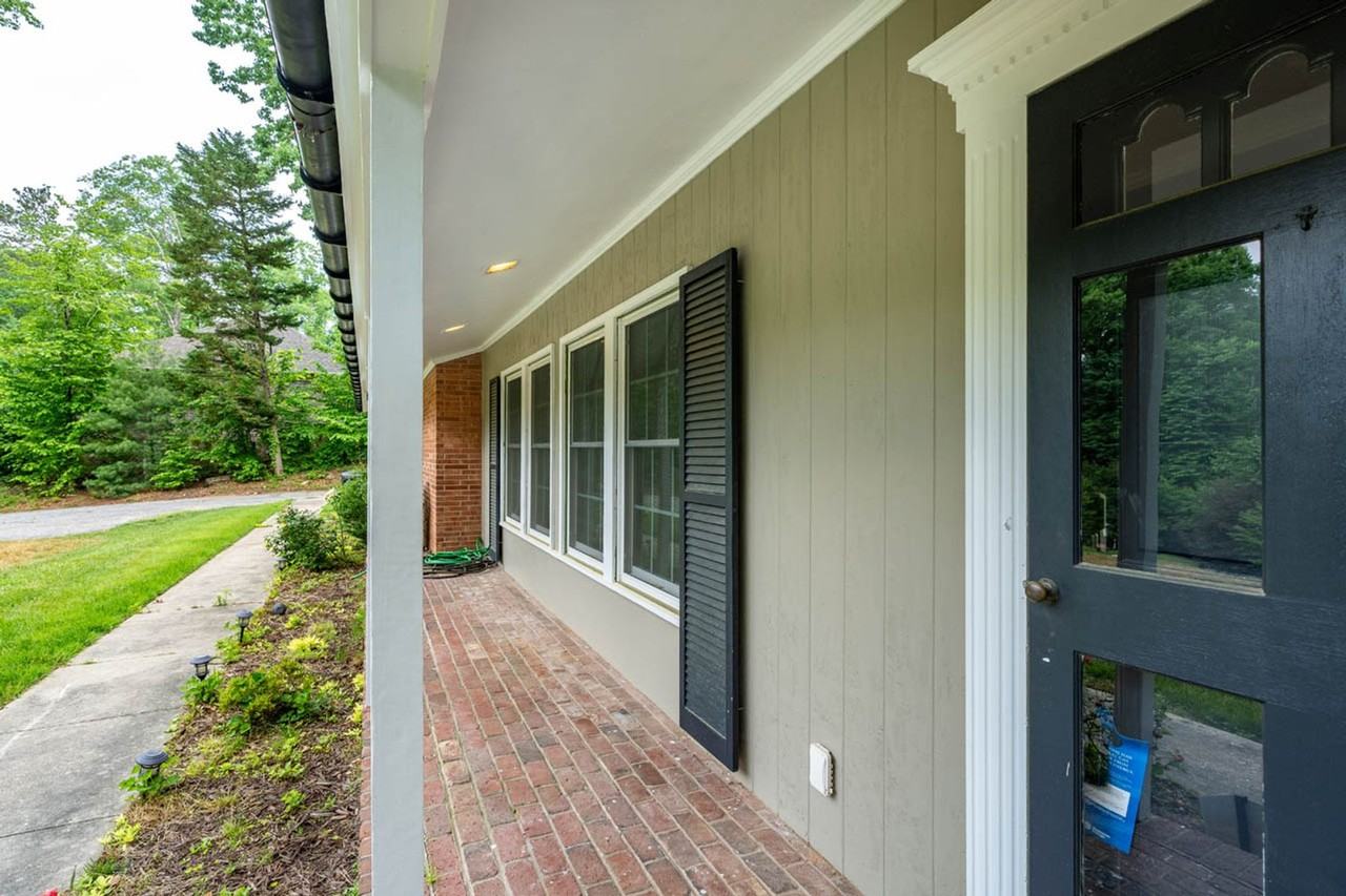 4222 Arbutus Dr - Photo 3 of 40