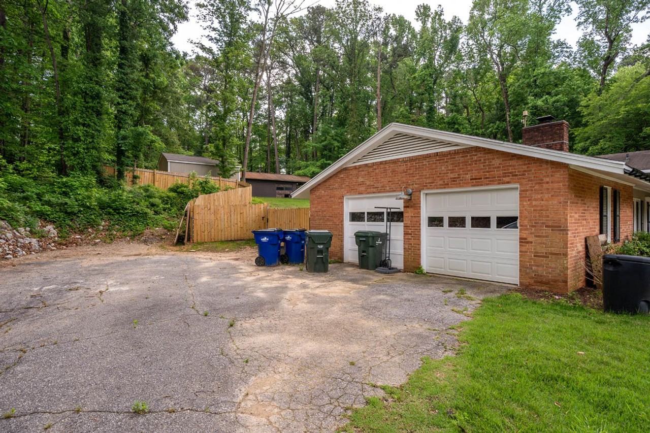 4222 Arbutus Dr - Photo 5 of 40