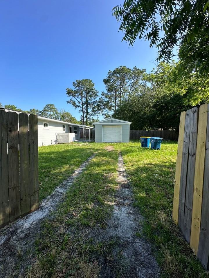 6303 Lobelia St - Photo 2 of 14