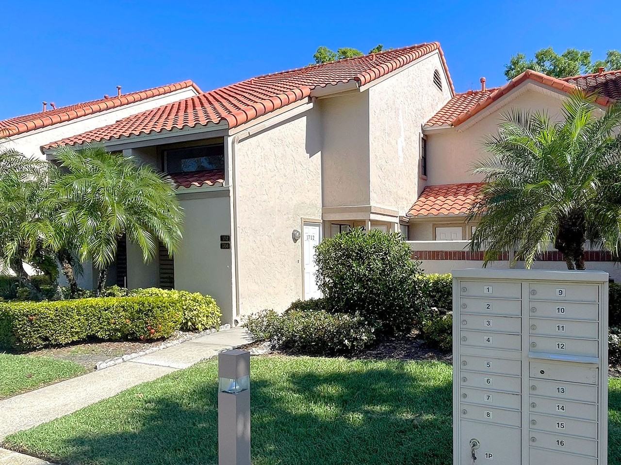 1712 Garden Lake Dr - Photo 2 of 22