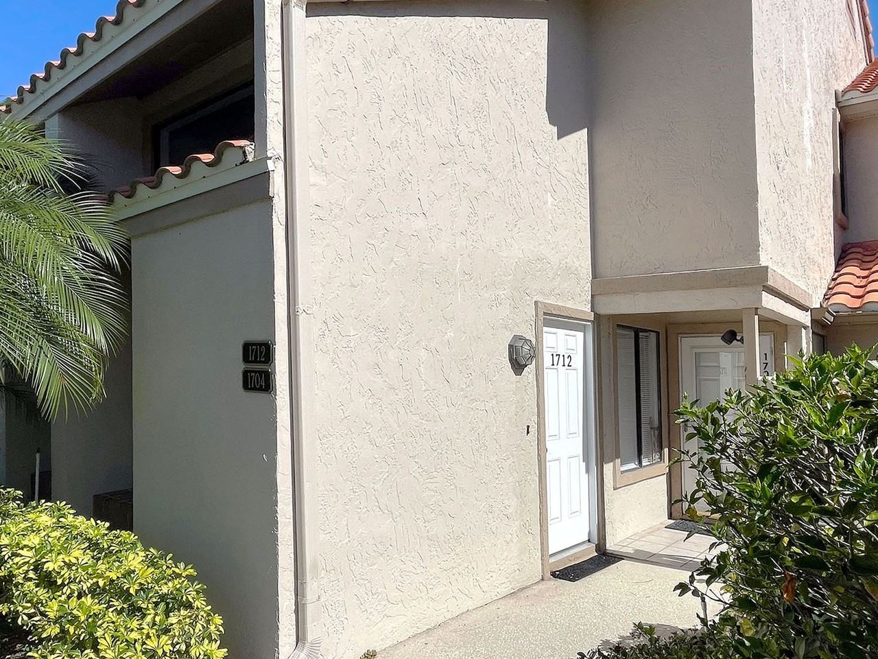 1712 Garden Lake Dr - Photo 3 of 22