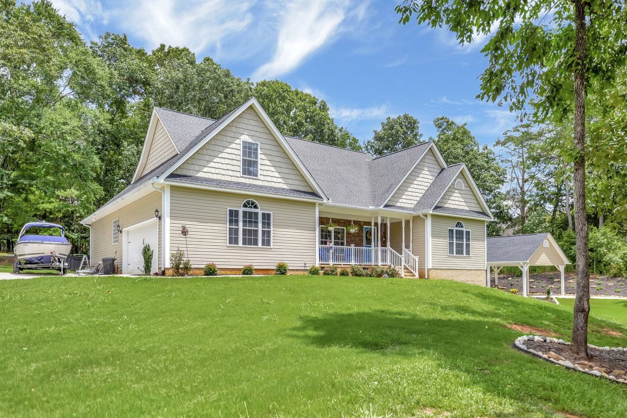 605 Bryant Crossing Dr #NA - Photo 2 of 43