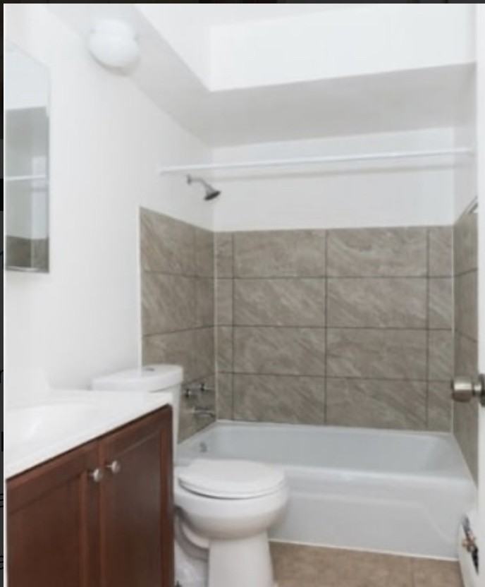 3710 N Pine Grove Ave #2 - Photo 3 of 3