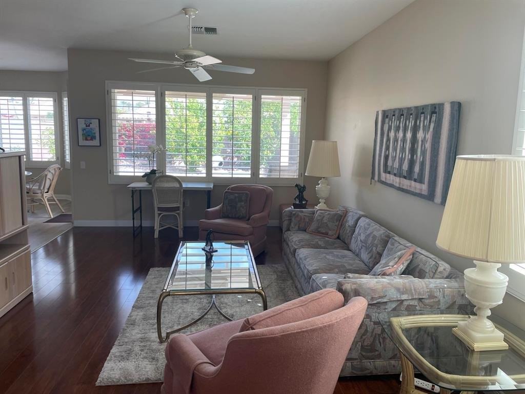 78212 Vinewood Dr - Photo 2 of 8