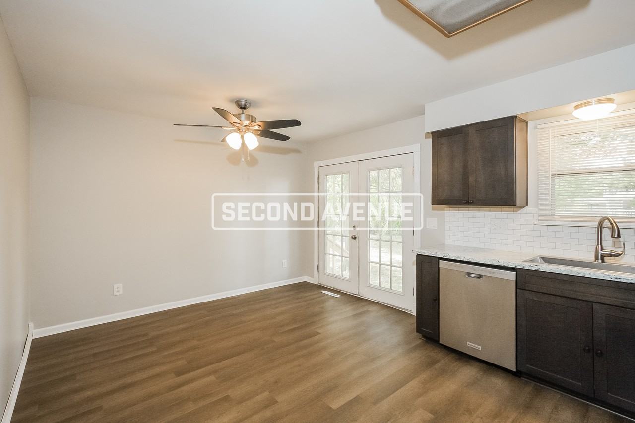 11032 N Harrison St - Photo 3 of 21